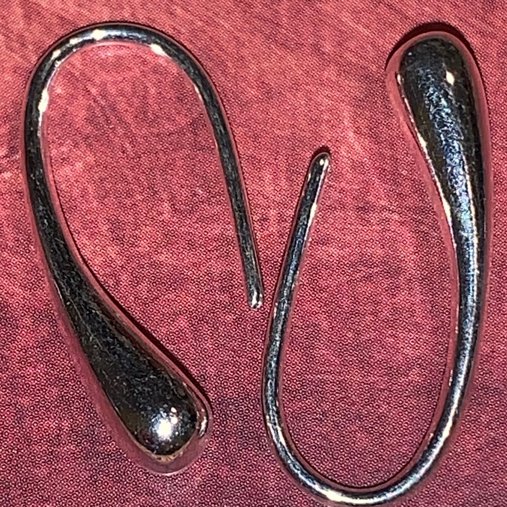 Sleek 925 Silver Tear Drop Dangling Earrings - Picture 5 of 7